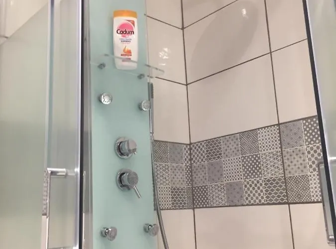 Alojamento de Acomodação e Pequeno-almoço L'honfleuraise 3*